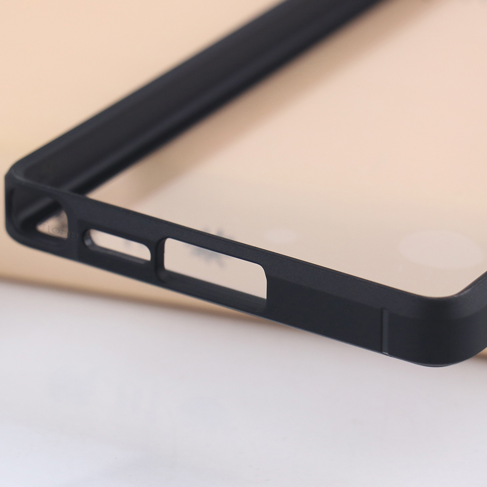 Close-up of Samsung Galaxy clear hybrid case corner protection and transparent PC back